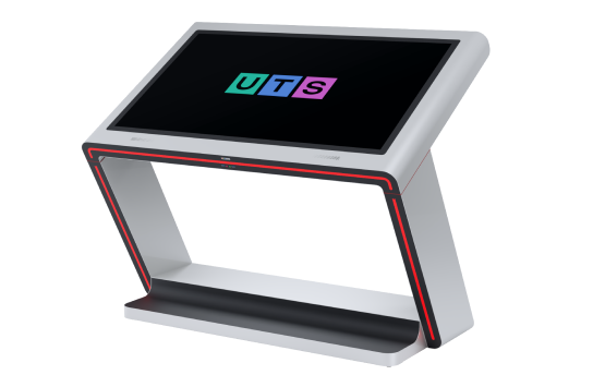 Технологичный интерактивный стол 2025 года